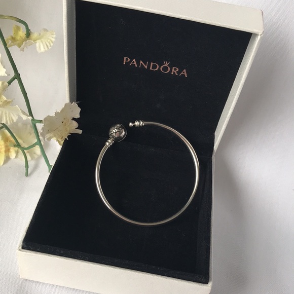 Pandora Limited edition Ribbon Bow Bangle - Picture 2 of 3
